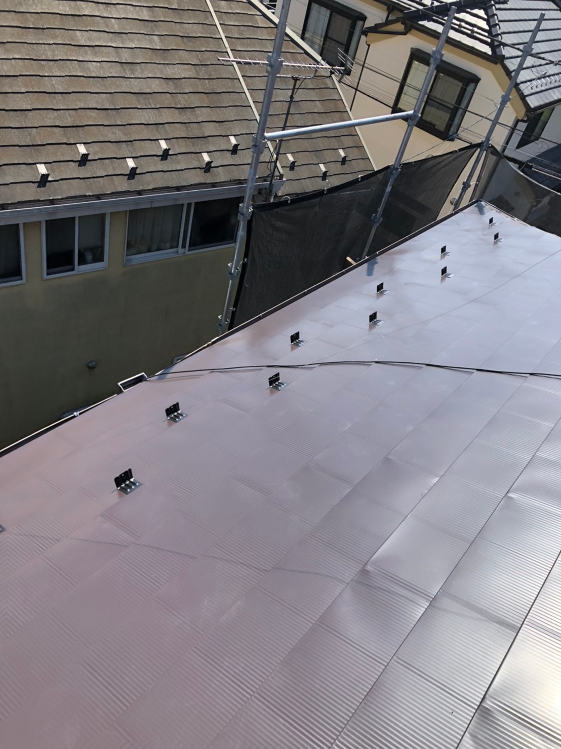 世田谷区 N様邸にて瓦からガルバリウム鋼板に葺き替え後