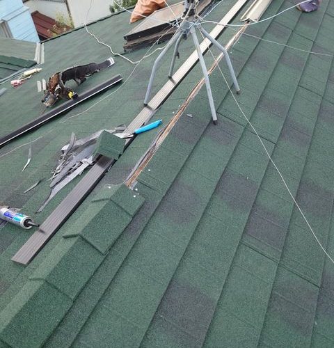 杉並区にて屋根修理　～トップライト板金加工・換気棟取りつけ～
