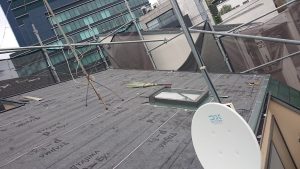 カバー工法のルーフィング張り