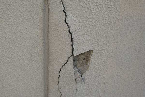 外壁のひび割れ